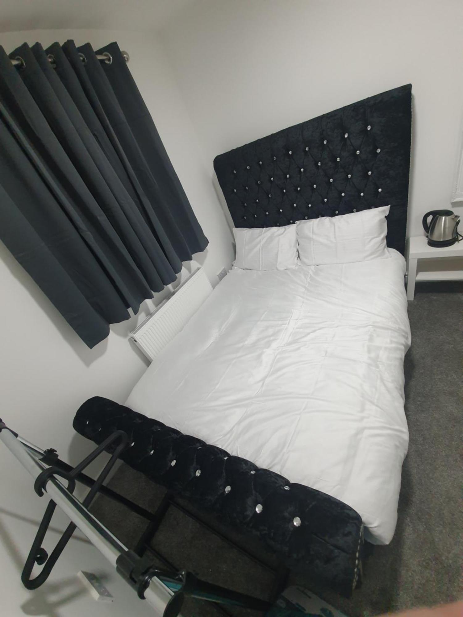 Beautiful Rooms Shaw St And Pine St Bury  Exterior photo